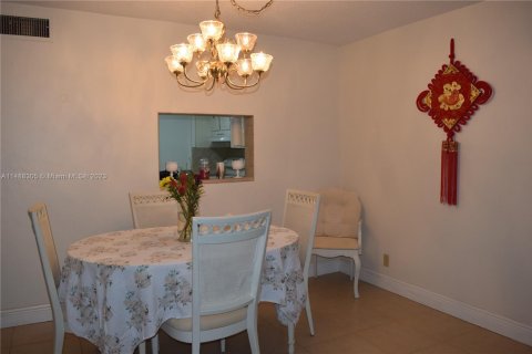 Condominio en venta en Lauderdale Lakes, Florida, 1 dormitorio, 72.74 m2 № 2012501 - foto 3