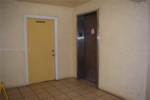 Condominio en venta en Lauderdale Lakes, Florida, 1 dormitorio, 72.74 m2 № 2012501 - foto 26