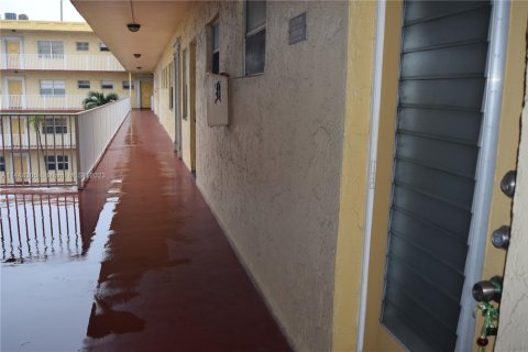 Condominio en venta en Lauderdale Lakes, Florida, 1 dormitorio, 72.74 m2 № 2012501 - foto 27