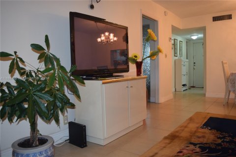 Condominio en venta en Lauderdale Lakes, Florida, 1 dormitorio, 72.74 m2 № 2012501 - foto 10