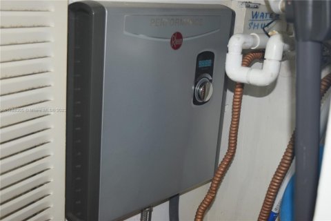 Condominio en venta en Lauderdale Lakes, Florida, 1 dormitorio, 72.74 m2 № 2012501 - foto 14