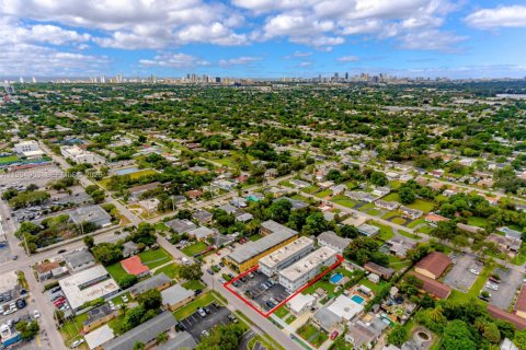 Condo in Hollywood, Florida, 1 bedroom  № 2039707 - photo 15