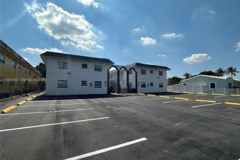 Condo in Hollywood, Florida, 1 bedroom  № 2039707 - photo 20