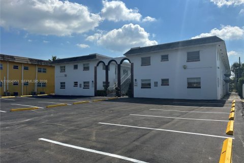 Condo in Hollywood, Florida, 1 bedroom  № 2039707 - photo 21