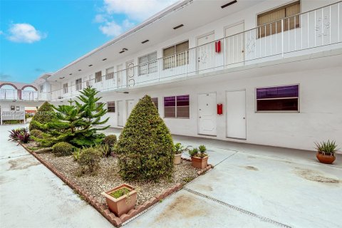 Condo à Hollywood, Floride, 1 chambre  № 2039707