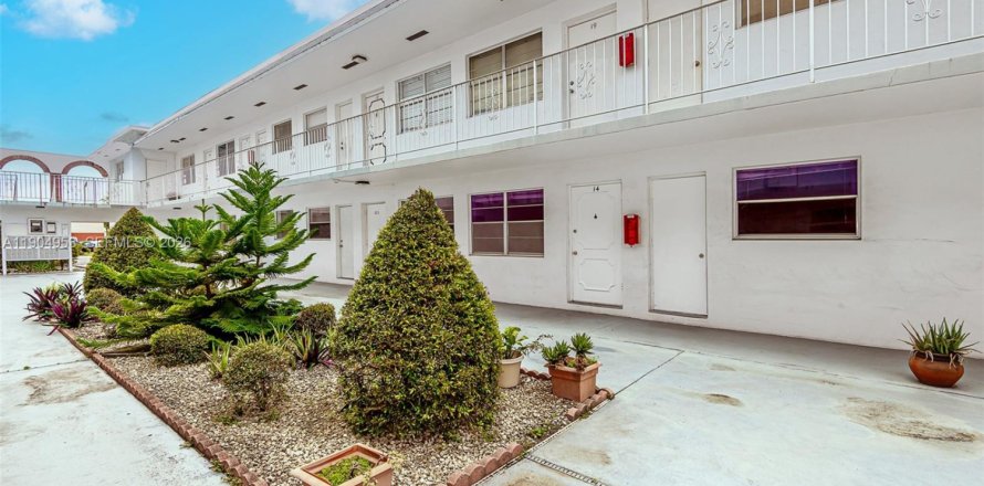 Condo in Hollywood, Florida, 1 bedroom  № 2039707