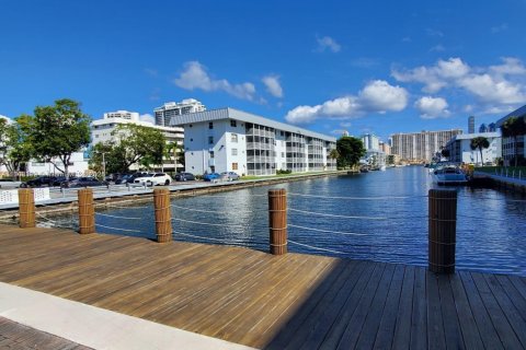 Condominio en venta en North Miami Beach, Florida, 1 dormitorio, 75.44 m2 № 1460844 - foto 29