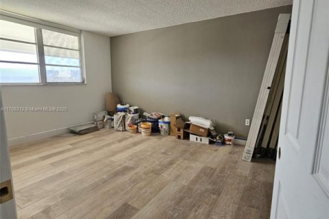 Condominio en venta en North Miami Beach, Florida, 1 dormitorio, 75.44 m2 № 1460844 - foto 15