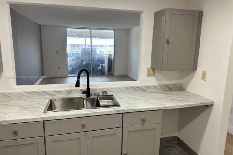Condominio en venta en North Miami Beach, Florida, 1 dormitorio, 75.44 m2 № 1460844 - foto 4