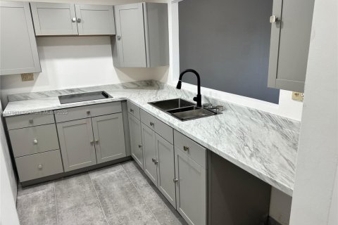 Condominio en venta en North Miami Beach, Florida, 1 dormitorio, 75.44 m2 № 1460844 - foto 3