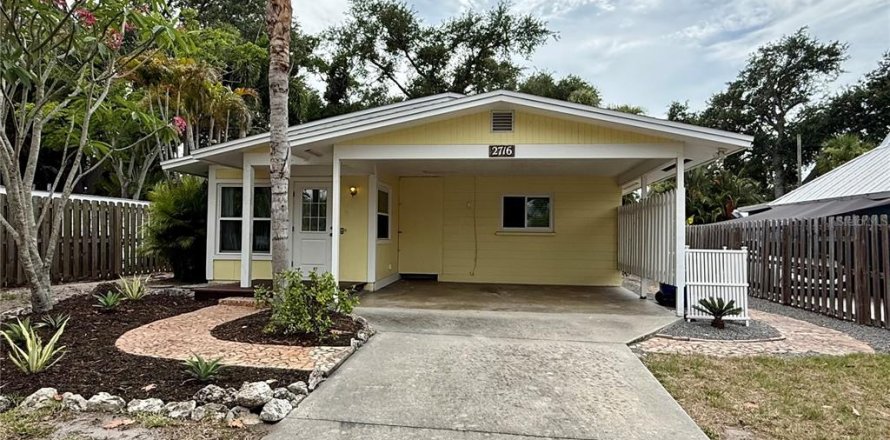 House in Sarasota, Florida 2 bedrooms, 97.55 sq.m. № 2156536