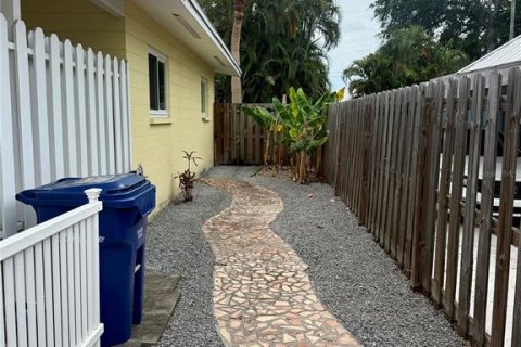 House in Sarasota, Florida 2 bedrooms, 97.55 sq.m. № 2156536 - photo 12