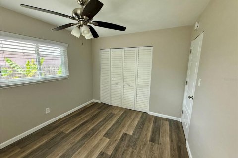 House in Sarasota, Florida 2 bedrooms, 97.55 sq.m. № 2156536 - photo 9