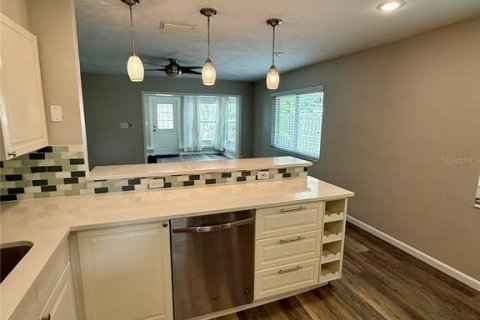 House in Sarasota, Florida 2 bedrooms, 97.55 sq.m. № 2156536 - photo 2
