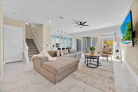 House in Kissimmee, Florida 5 bedrooms, 285.77 sq.m. № 1680467 - photo 4