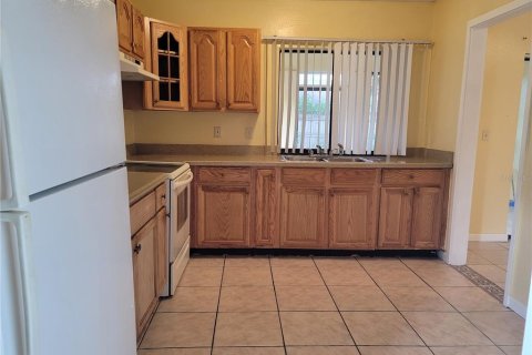 House in Kissimmee, Florida 4 bedrooms, 133.31 sq.m. № 2224842 - photo 6