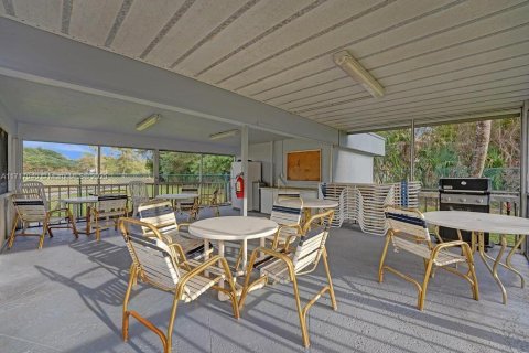 Condo in Margate, Florida, 2 bedrooms  № 1704441 - photo 25