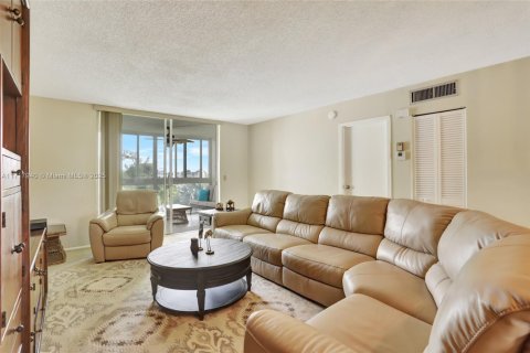 Condo in Margate, Florida, 2 bedrooms  № 1704441 - photo 4