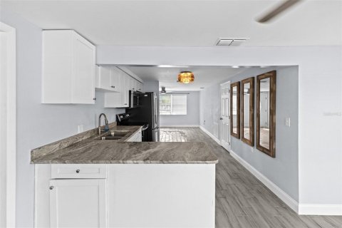 House in Hudson, Florida 3 bedrooms, 133.41 sq.m. № 1893786 - photo 12