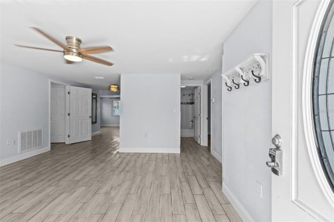 House in Hudson, Florida 3 bedrooms, 133.41 sq.m. № 1893786 - photo 5