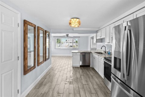 House in Hudson, Florida 3 bedrooms, 133.41 sq.m. № 1893786 - photo 8