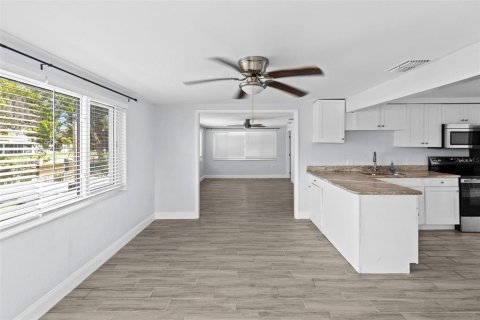 House in Hudson, Florida 3 bedrooms, 133.41 sq.m. № 1893786 - photo 13