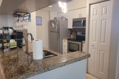 Condo in Sunny Isles Beach, Florida, 3 bedrooms  № 1761771 - photo 9