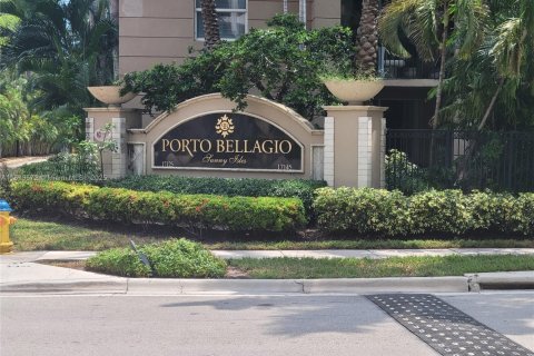 Condo in Sunny Isles Beach, Florida, 3 bedrooms  № 1761771 - photo 1