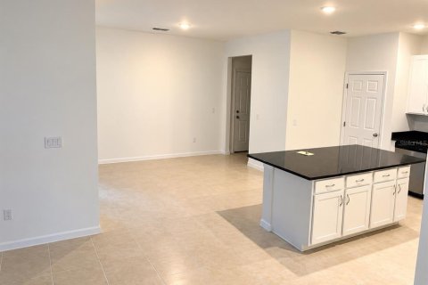 Villa ou maison à louer à Orlando, Floride: 3 chambres, 196.02 m2 № 2388613 - photo 2