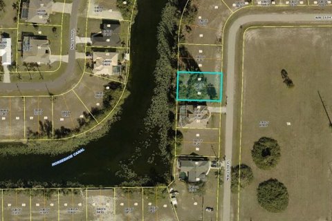 Terrain à Cape Coral, Floride № 2166677