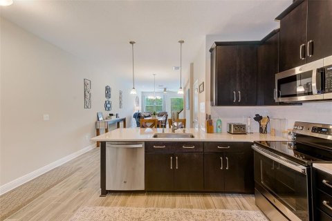 Townhouse in Clearwater, Florida 2 bedrooms, 145.95 sq.m. № 2139367 - photo 6
