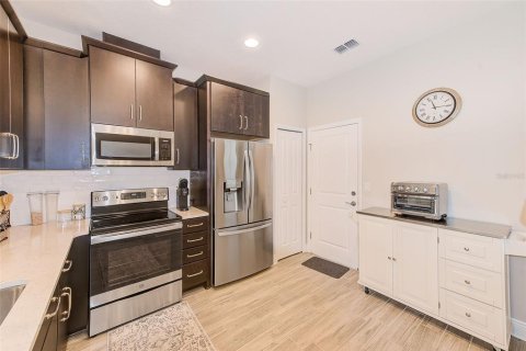 Townhouse in Clearwater, Florida 2 bedrooms, 145.95 sq.m. № 2139367 - photo 3