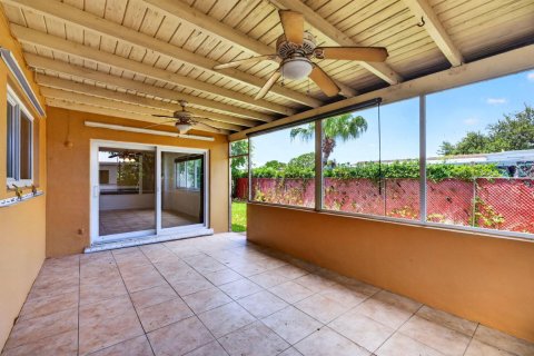 Casa en venta en Pembroke Pines, Florida, 3 dormitorios, 150.04 m2 № 2185697 - foto 28
