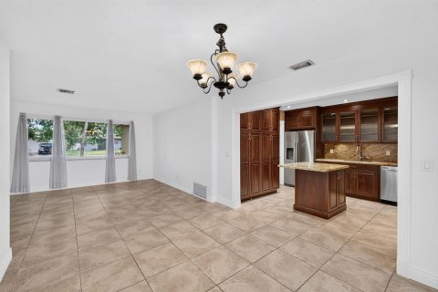 Casa en venta en Pembroke Pines, Florida, 3 dormitorios, 150.04 m2 № 2185697 - foto 13