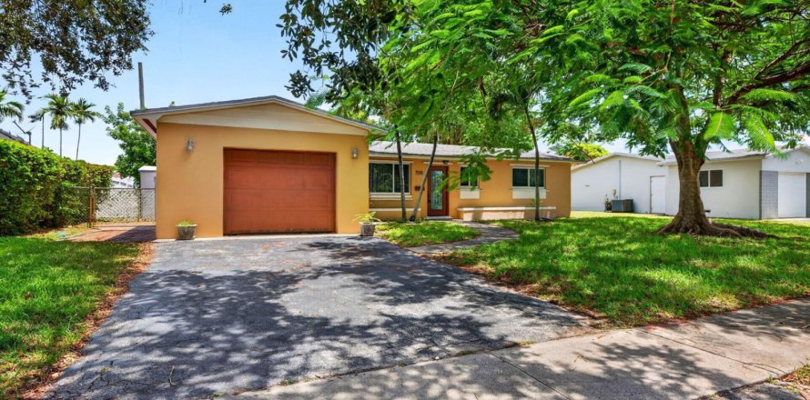 Casa en Pembroke Pines, Florida 3 dormitorios, 150.04 m2 № 2185697