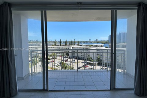 Condominio en venta en Aventura, Florida, 2 dormitorios, 145.39 m2 № 1979357 - foto 25