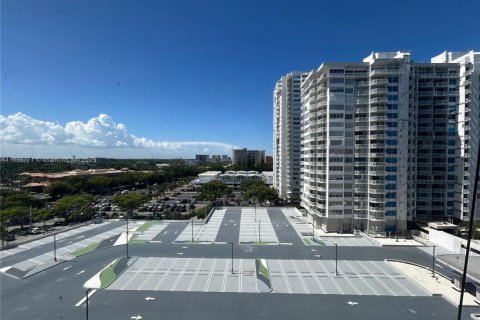 Condominio en venta en Aventura, Florida, 2 dormitorios, 145.39 m2 № 1979357 - foto 2