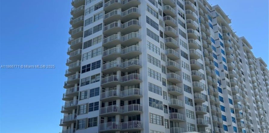 Condominio en Aventura, Florida, 2 dormitorios № 1979357