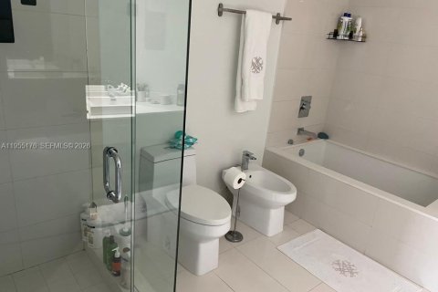 Copropriété à louer à Miami, Floride: 2 chambres, 118.82 m2 № 2153389 - photo 6