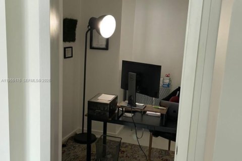 Copropriété à louer à Miami, Floride: 2 chambres, 118.82 m2 № 2153389 - photo 11