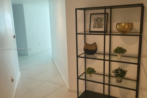 Copropriété à louer à Miami, Floride: 2 chambres, 118.82 m2 № 2153389 - photo 12