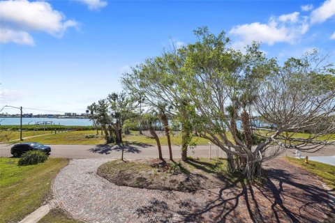 Villa ou maison à vendre à Saint Petersburg, Floride: 5 chambres, 288.46 m2 № 1638199 - photo 7
