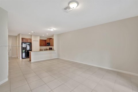 Townhouse in Oakland Park, Florida 3 bedrooms, 121.05 sq.m. № 1697883 - photo 13