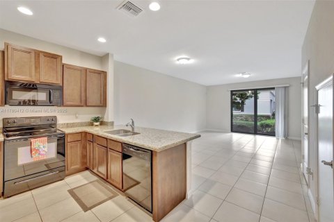 Townhouse in Oakland Park, Florida 3 bedrooms, 121.05 sq.m. № 1697883 - photo 8