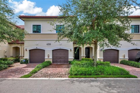 Townhouse in Oakland Park, Florida 3 bedrooms, 121.05 sq.m. № 1697883 - photo 1
