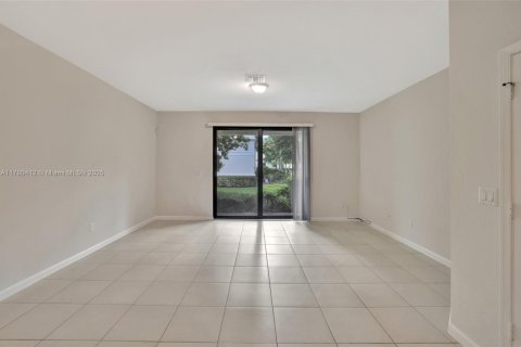 Townhouse in Oakland Park, Florida 3 bedrooms, 121.05 sq.m. № 1697883 - photo 10
