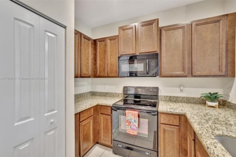 Townhouse in Oakland Park, Florida 3 bedrooms, 121.05 sq.m. № 1697883 - photo 18