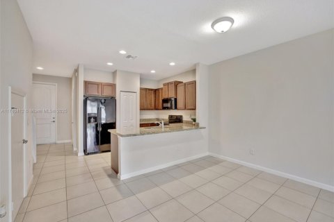 Townhouse in Oakland Park, Florida 3 bedrooms, 121.05 sq.m. № 1697883 - photo 14
