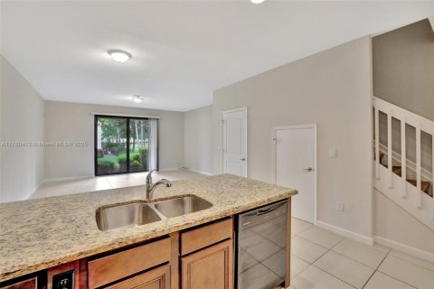 Townhouse in Oakland Park, Florida 3 bedrooms, 121.05 sq.m. № 1697883 - photo 19