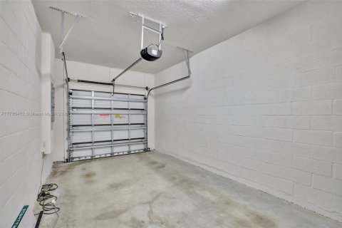 Townhouse in Oakland Park, Florida 3 bedrooms, 121.05 sq.m. № 1697883 - photo 21